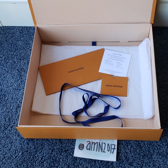 Louis Vuitton Gift Box and LV Ribbon - Picture 5 of 6